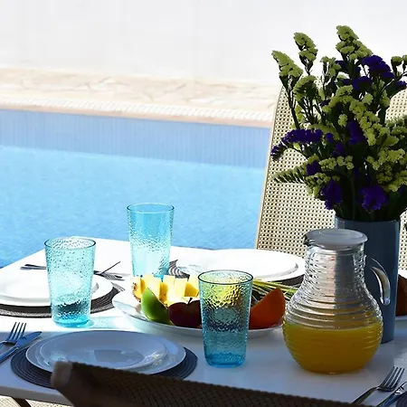 Palm Village Escape *