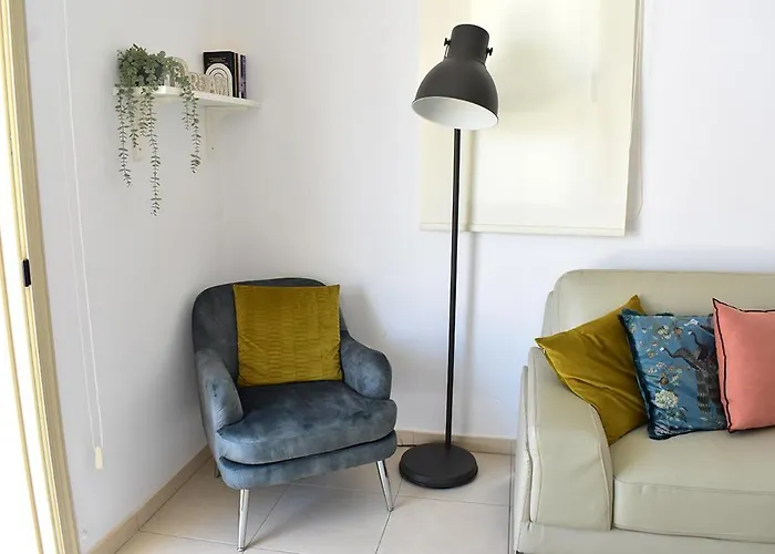 Palm Village Escape *