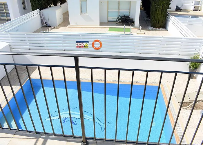 Villa Palm Village Escape *