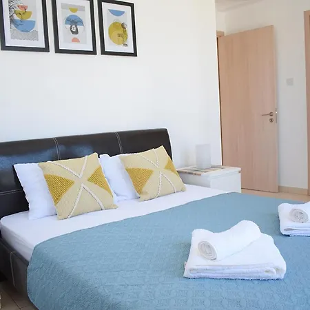 Palm Village Escape *