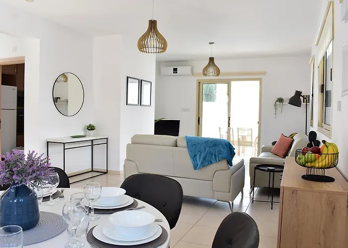 Villa Palm Village Escape *