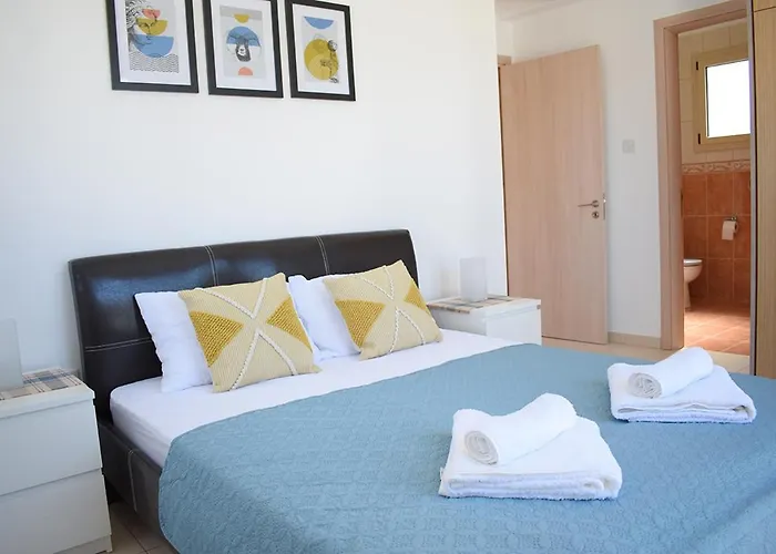 Palm Village Escape *