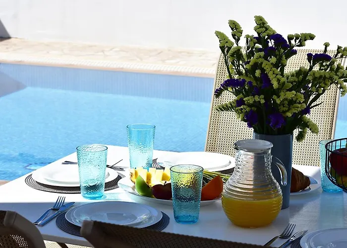 Palm Village Escape *