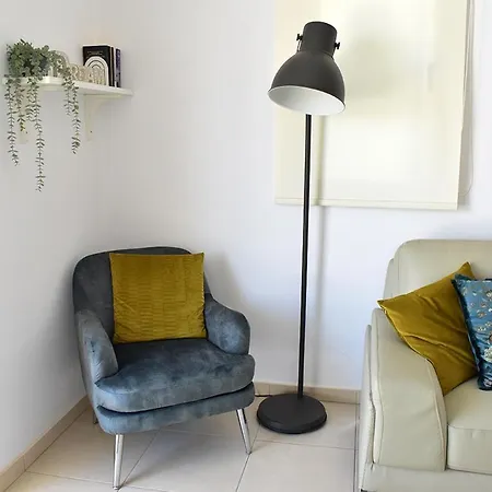 Palm Village Escape *